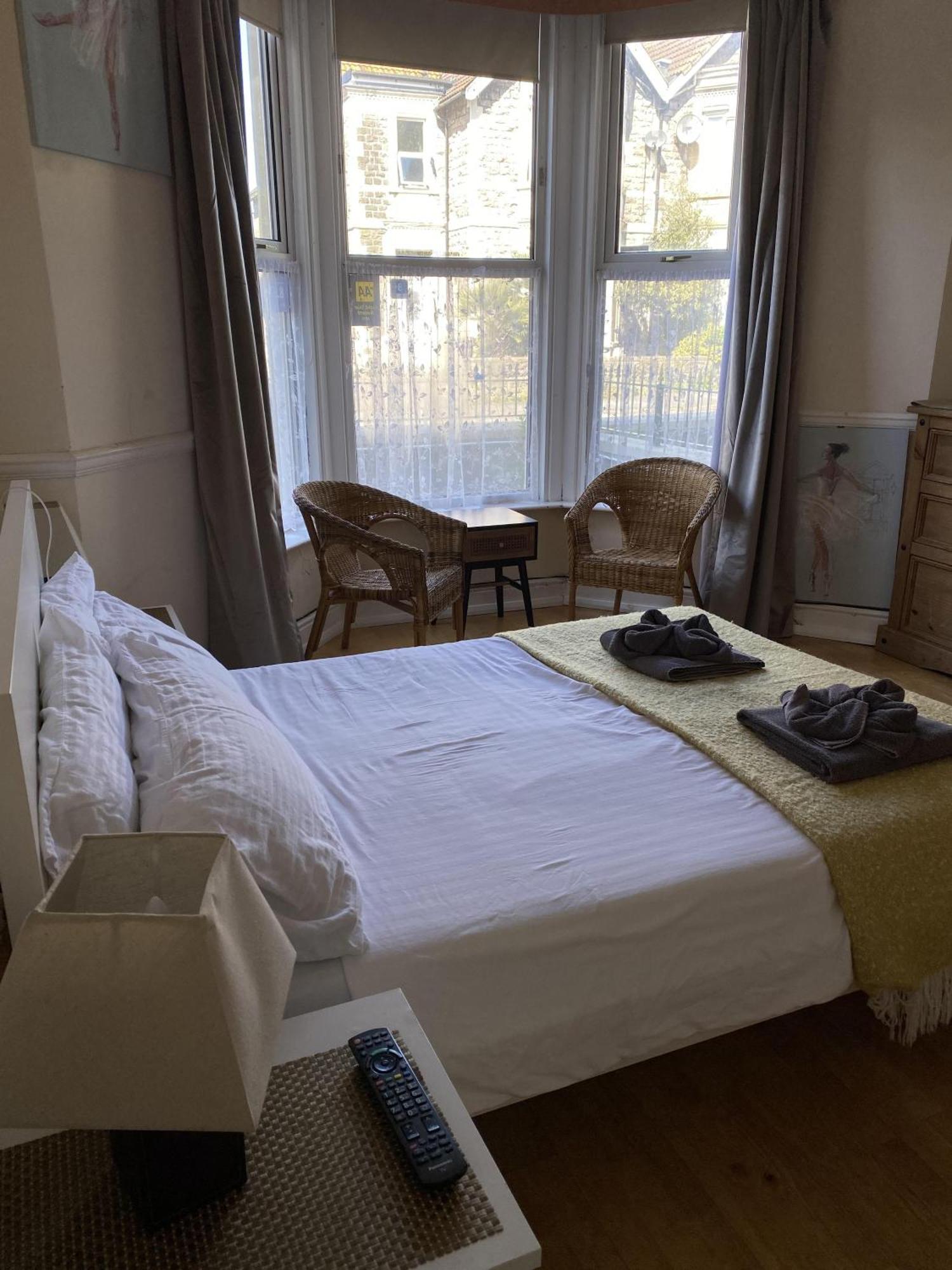 Parasol Weston Guest House Стая снимка