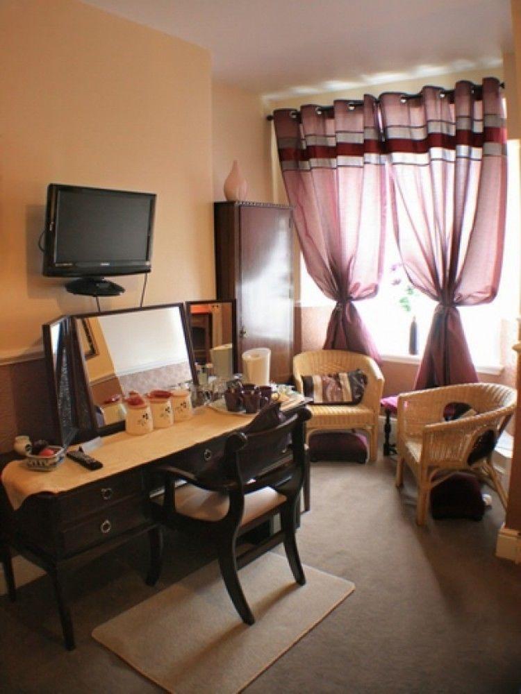 Parasol Weston Guest House Екстериор снимка