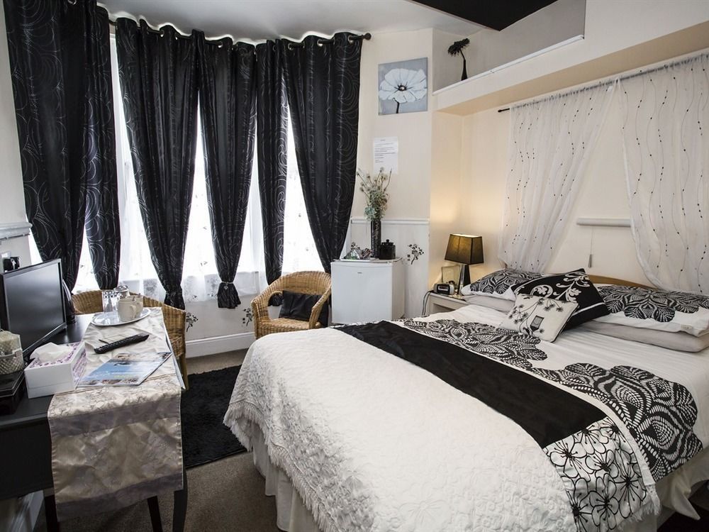 Parasol Weston Guest House Екстериор снимка
