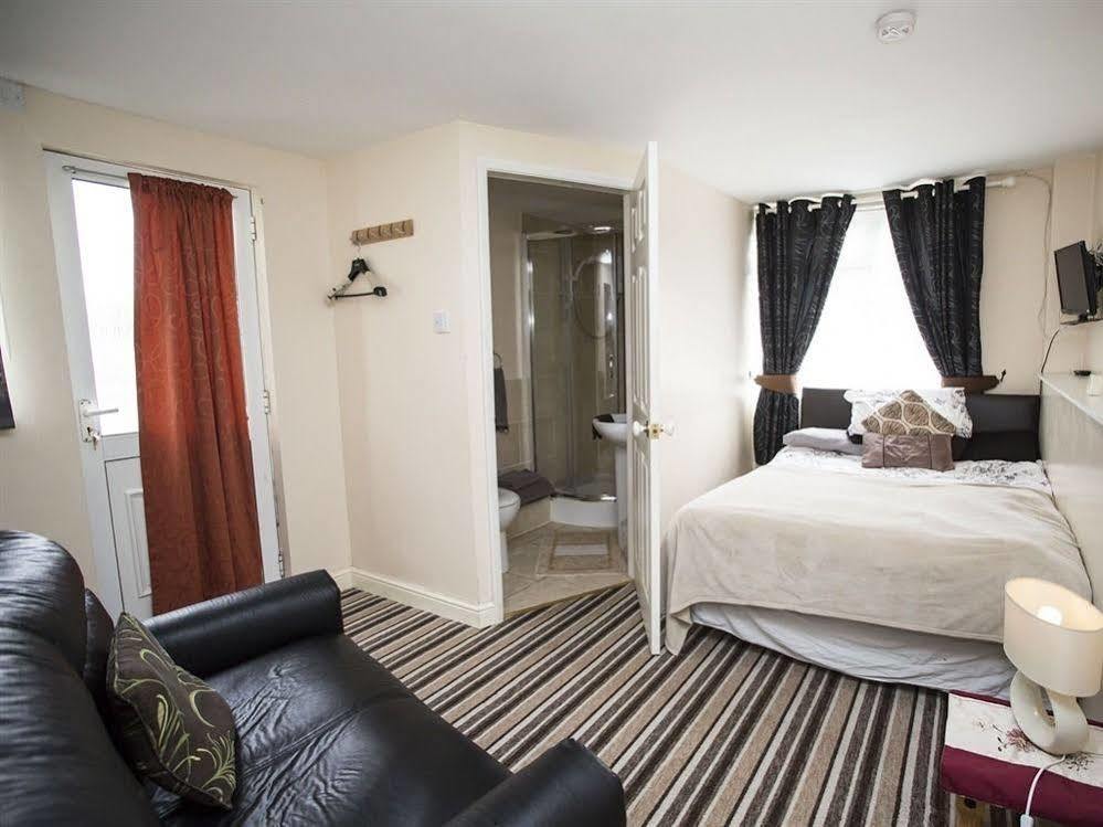 Parasol Weston Guest House Екстериор снимка