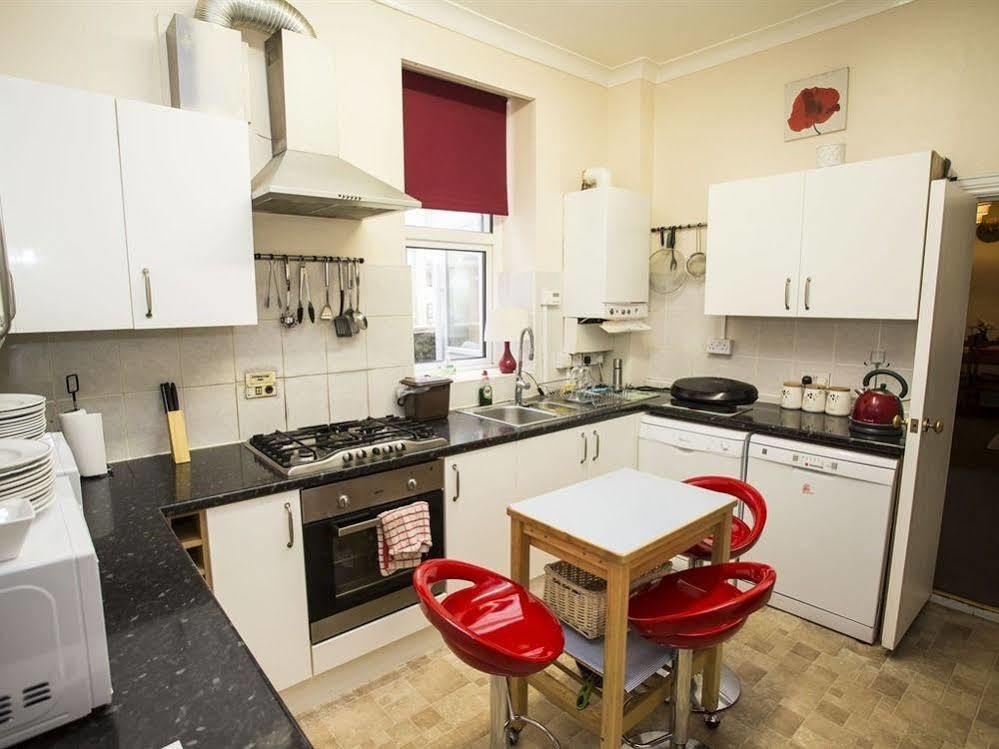Parasol Weston Guest House Екстериор снимка